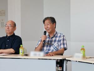 意見や提案を発言する研究員の方々