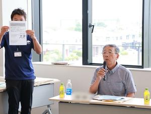 意見や提案を発言する研究員の方々