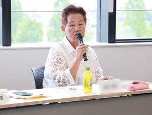 意見や提案を発言する研究員の方々