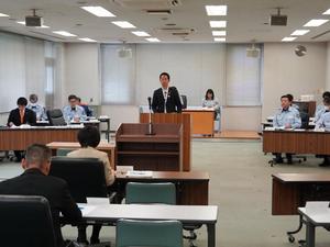消防議会で登壇する市長