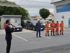 隊員を激励する市長