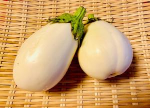 収穫した白なす