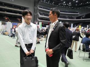 吉川市に関わってくれている学生と市長とのツーショット