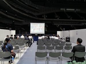 草加市の発表を見る市長