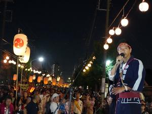 神輿の競演の開会式で挨拶をする市長