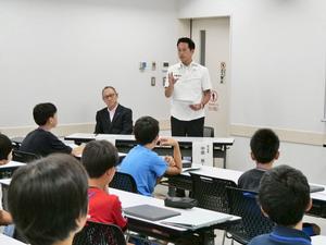 挨拶をする市長