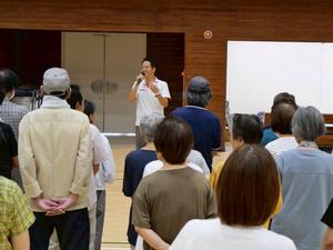 開会式で挨拶をする市長