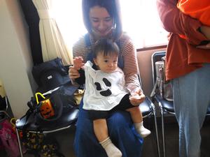 おばけの仮装をしている男の子の写真