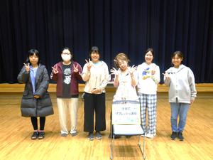 1日目に参加したママ達と先生の集合写真