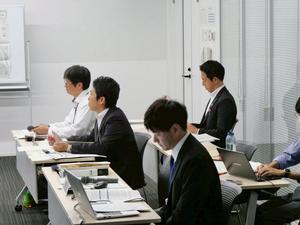 会議中の市長の様子