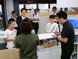 都市計画課で説明を受ける一日市長