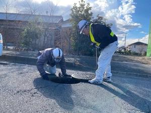 職員による点検作業