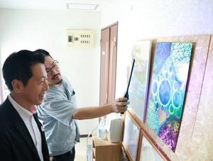 説明を受ける市長