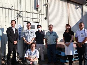 会社の皆さんと市長と職員との記念撮影