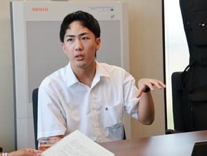 構想を市長に話す福田さん