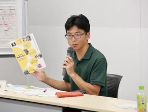 意見を述べる委員