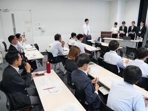 市長が講評を行う様子