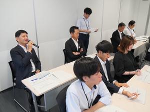 副市長が講評を行う様子