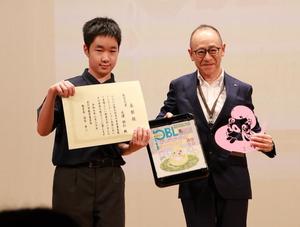 大澤祐仁くんの受賞の記念撮影