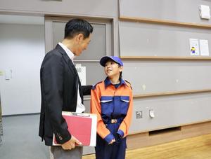 関根蒼希くんと話をする市長