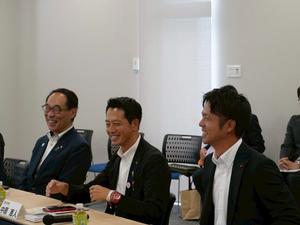 説明を聞く大野知事、中原市長、稲葉議長