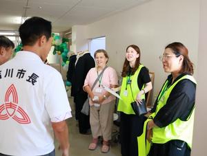 PTAの方々と話す市長