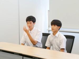 大会様子を話す生徒たち