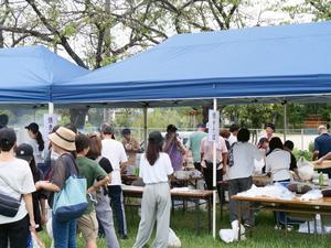 焼きそばを求める皆さんの大行列