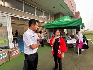 自治会の皆さんと交流する市長