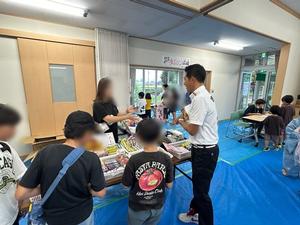 自治会の皆さんと交流する市長