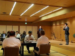 挨拶をする市長