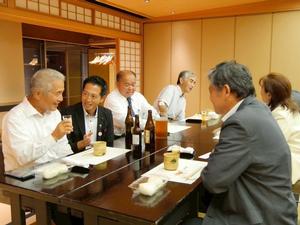 皆さんと話をする市長