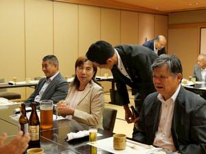 皆さんと話をする市長