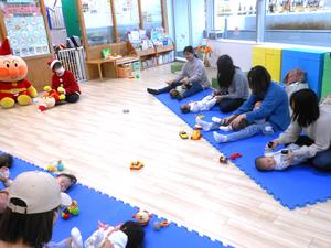 『いとまき～クリスマスバージョン』を楽しむ様子