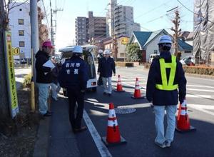 点検作業を視察する市長