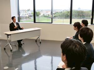 内定者に話をする市長