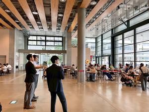 館内視察の様子