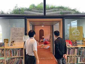 館内視察の様子