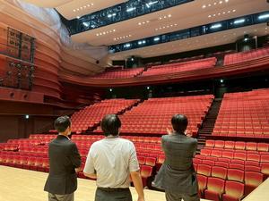 館内視察の様子