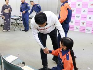 クラブ員一人ひとりを称える市長