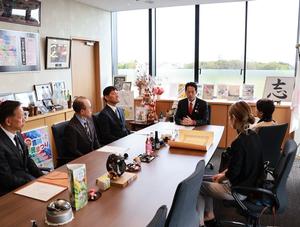 瑞宝双光章伝達式の様子