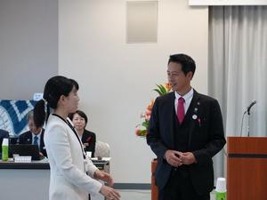 他市町の首長と懇談する中原市長