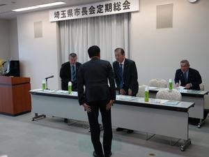 他市町の首長と懇談する中原市長