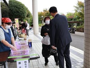 市民と話をする市長