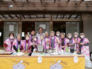 女性部の皆さんと記念撮影