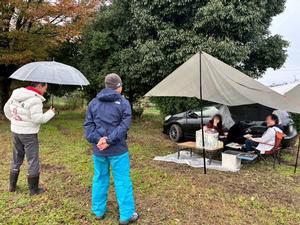 会場に張られたテント