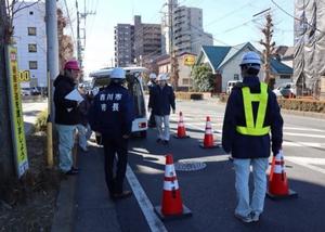 点検作業を視察する市長