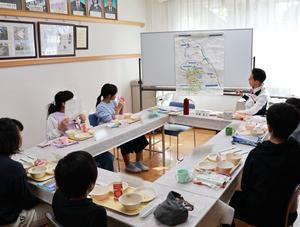 市域図で説明する市長