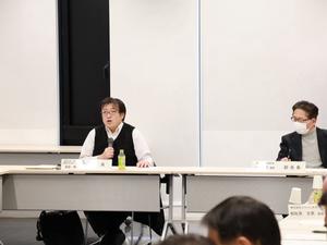 会議を進行する吉田会長