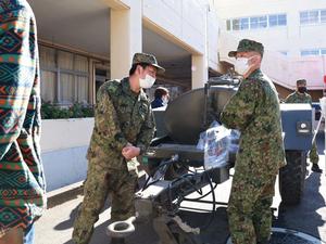 訓練に参加する自衛隊の方々